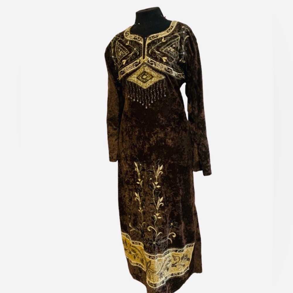 Vintage 9s brown velvet moroccan
caftan embroidered gold. woman’s size L